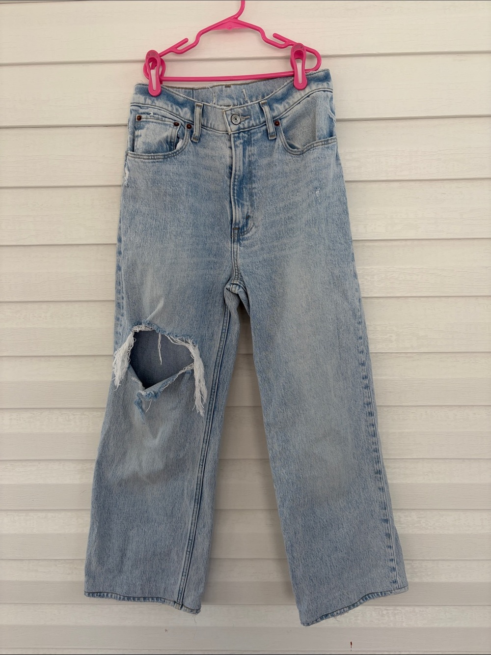 Abercrombie 27 Regular Light Wash Distressed High Rise Dad Jeans Ripped Knee
